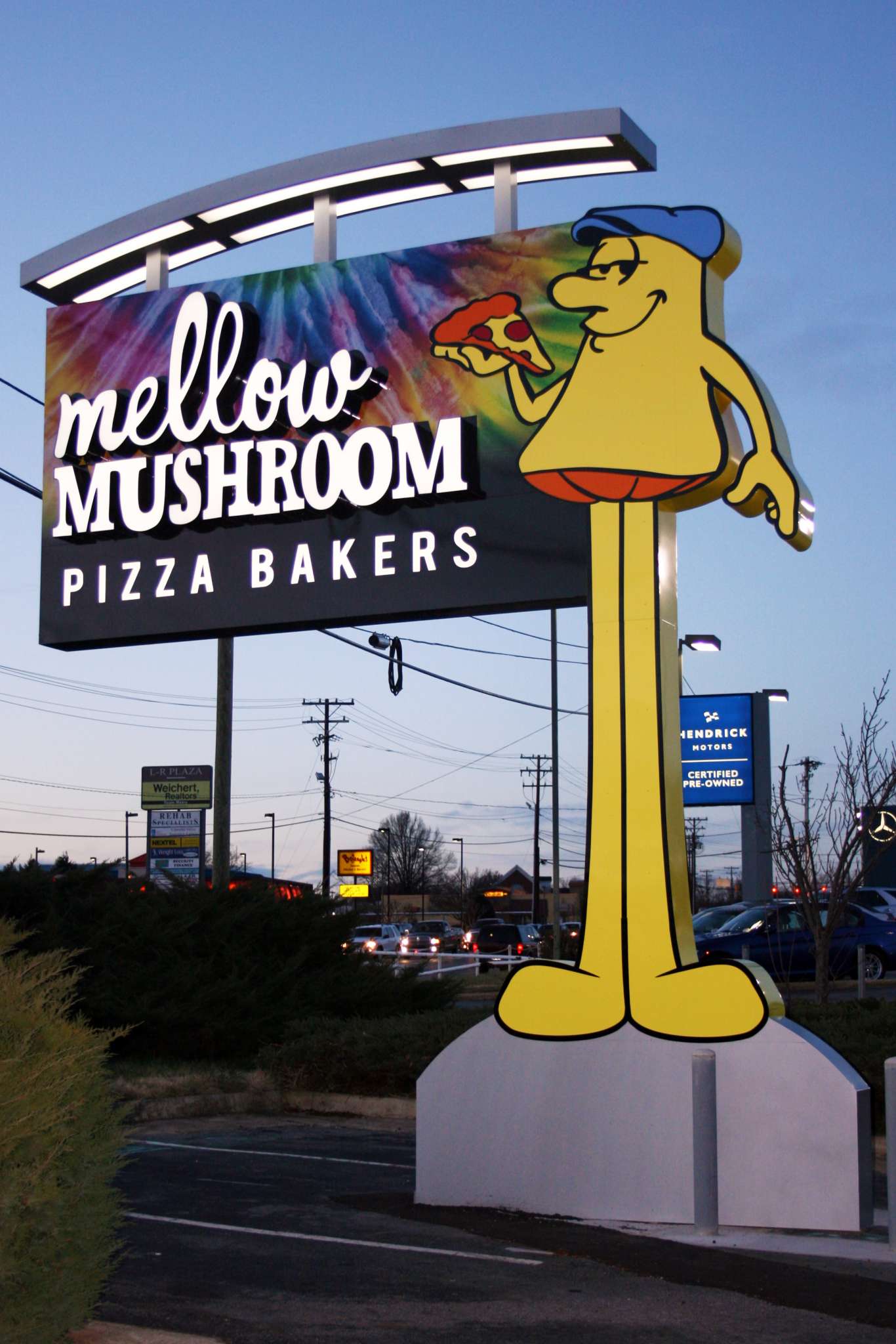 pylon sign at mellow mushroom