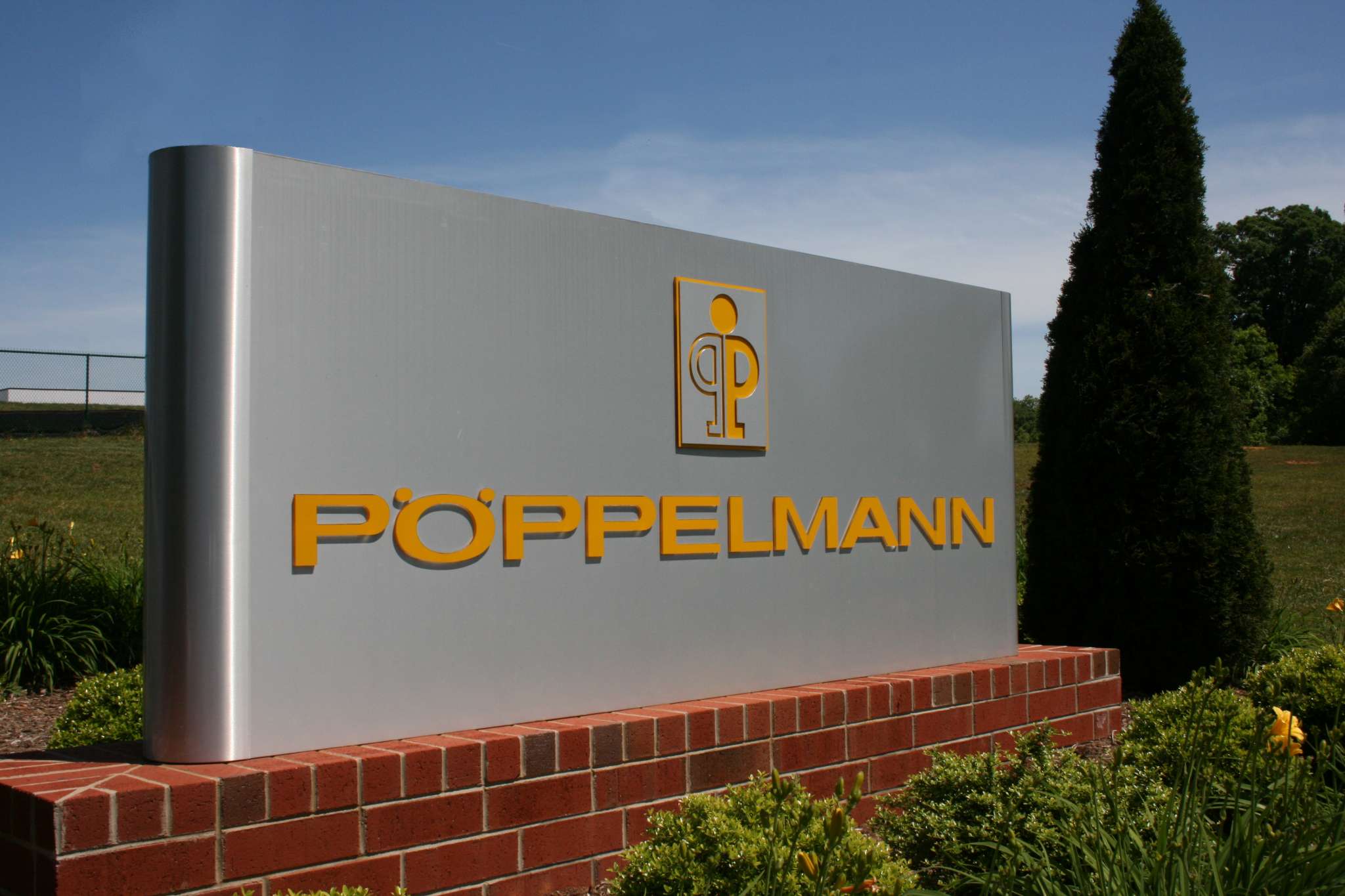 monument sign at poppelmann